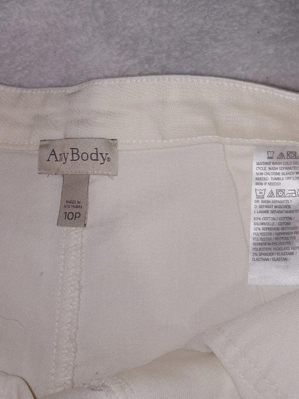 AnyBody Women’s Cropped Pants Size 10P Ivory Pull-On Wide Leg Crop Casual